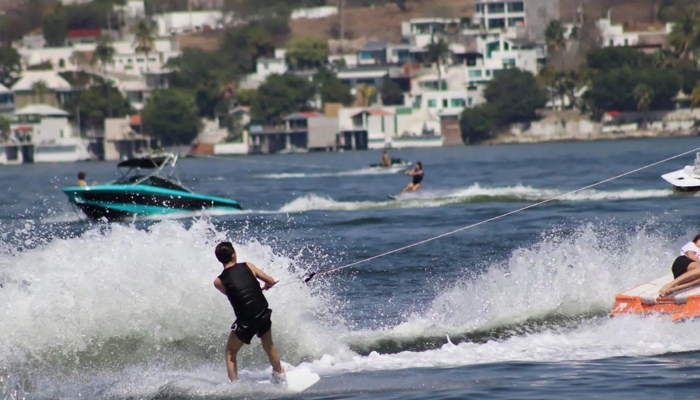 Deportes acuáticos en el lago de Tequesquitengo